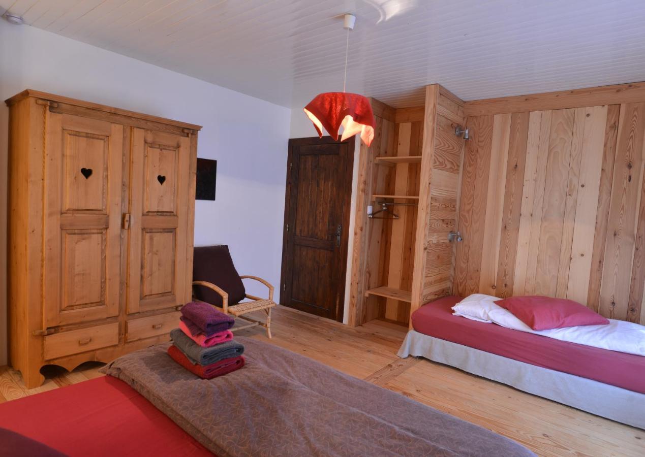 Bed and Breakfast Le Chalet De Valentine Вантрон Экстерьер фото